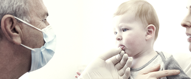 Bebês devem fazer primeira consulta odontológica antes de fazer 1 ano