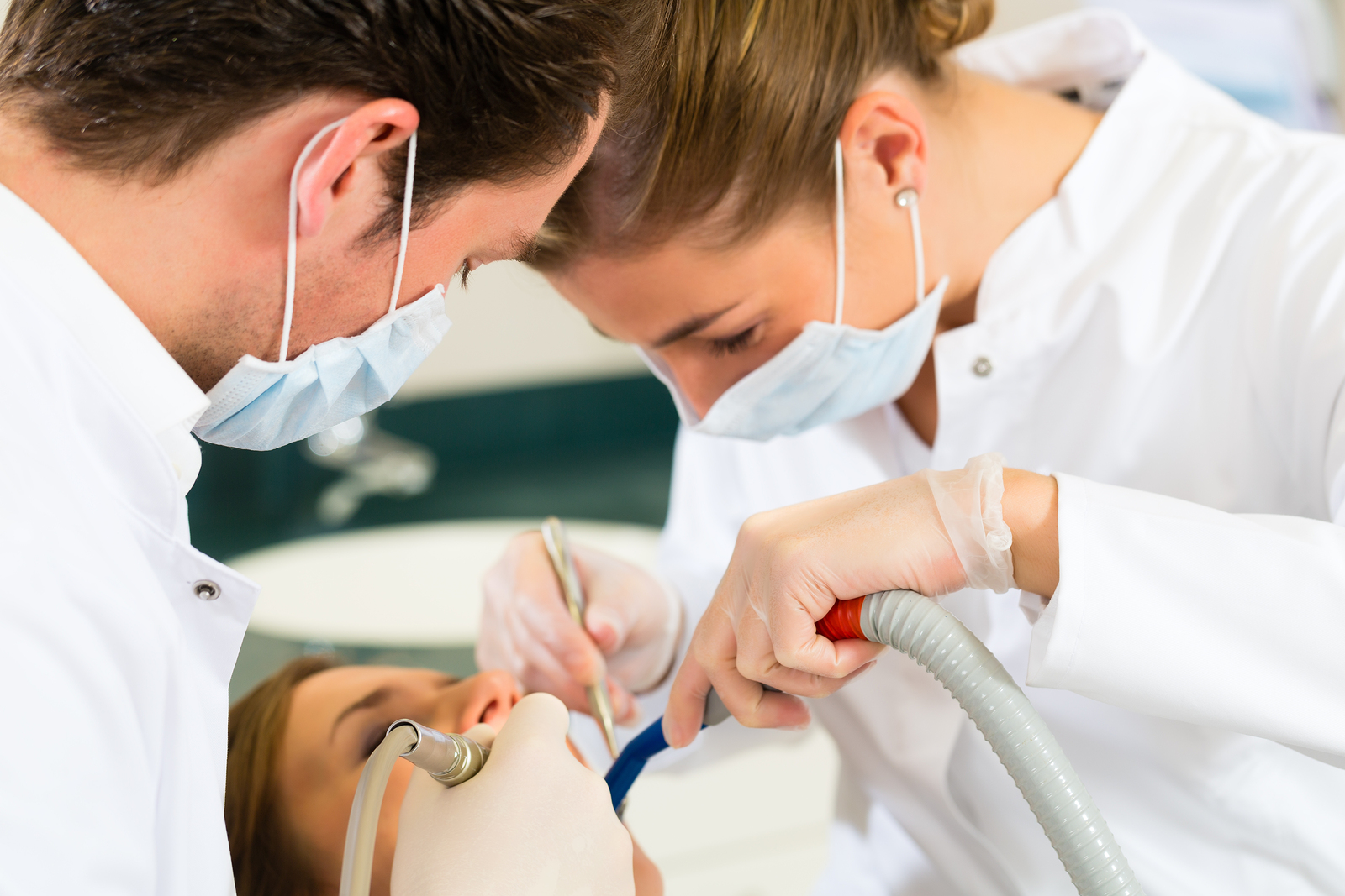 Todo brasileiro pode receber tratamento odontológico no SUS