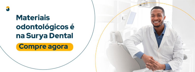 Banner com 1 medico de jaleco branco sorrindo.