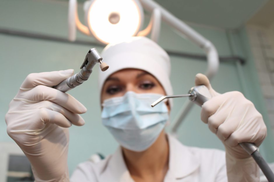 5 motivos para  investir na especialização do auxiliar odontológico