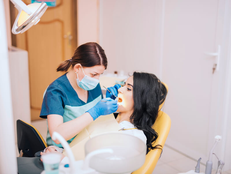 Atender plano odontológico: vale a pena para o dentista?