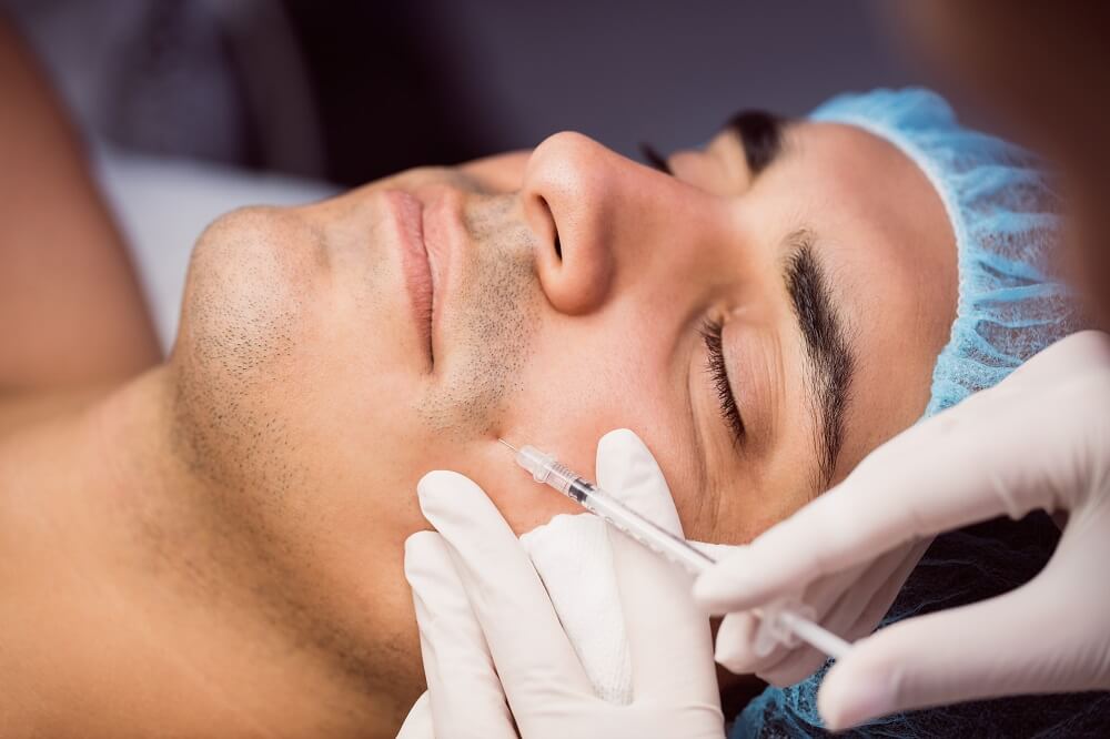 Procedimento de harmonização facial em um paciente do sexo masculino.