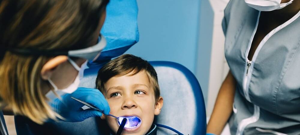 consulta odontológica paciente infantil