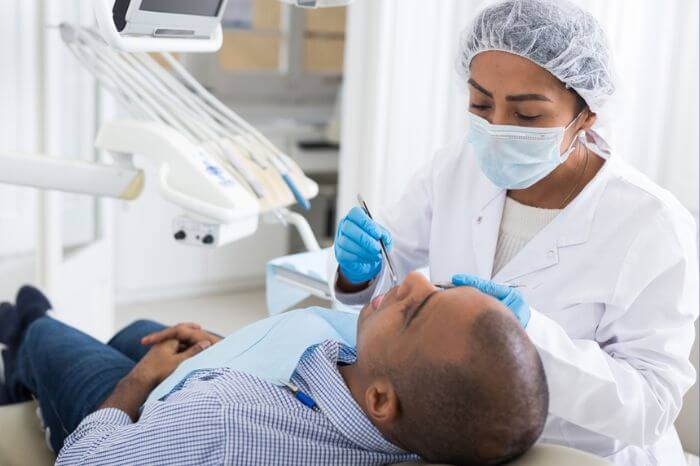 Um especialista é essencial para seguir o protocolo odontologico para pacientes oncológicos