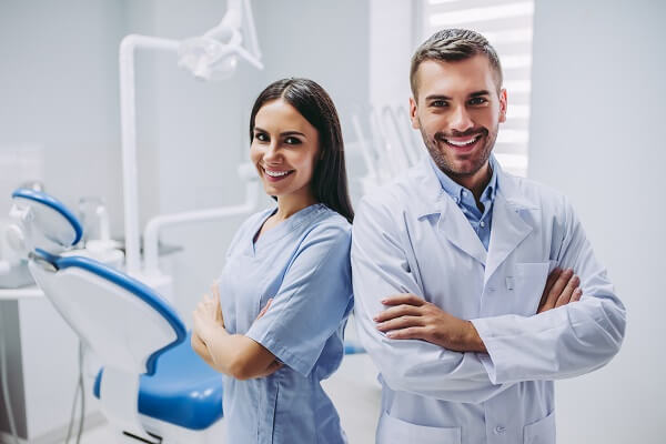 ASB e dentista em consultório odontológico