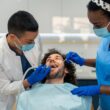 CPO-D: dentistas atendendo paciente